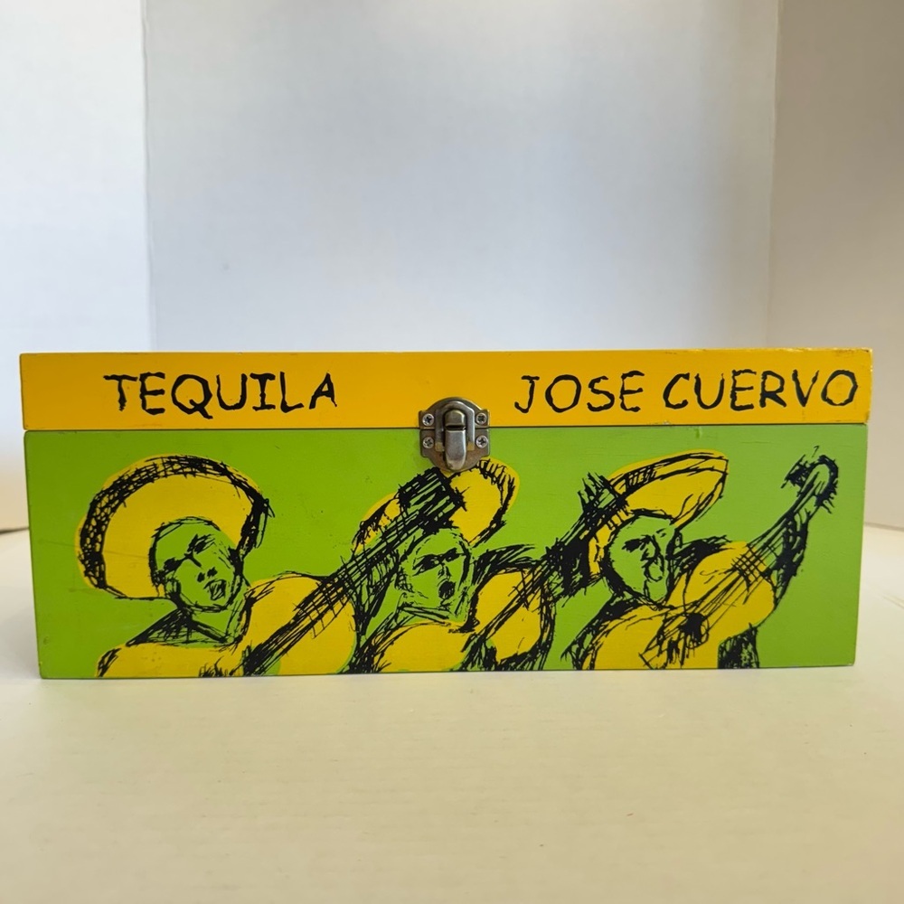 Jose Cuervo Reserva De La Familia Collector Box 2001 Gironella Parra Art Tequila